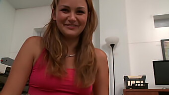 Allie Haze, Den Fantastiske Stesøsteren, Unner Seg En Spennende Sybian-Tur Før Hun Får En Spektakulær Creampie