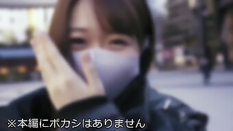 20歳の素人女子大生、えまちゃんが、アイドル級aホールで可愛いssrビジュアルの珍しいjdちゃんを受け取る。