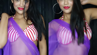 Prestasi Sensual Gadis Saree Yang Menakjubkan, Rekha Dalam Bikini