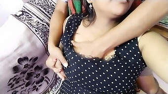 Hot Girl 21 Years Old Indian Maid Gets A Close-Up Massage