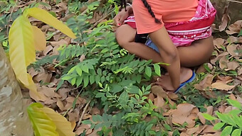 Joven Amateur Africano Mea En El Bosque ¡qué Caliente!