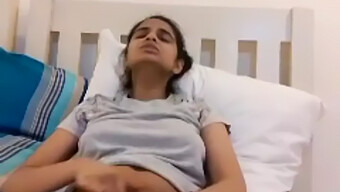 Fata Desi Se Masturbează Cu Jucărie Sexuală Într-Un Video Hd