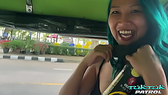 Gadis Thai Berpayudara Kecil Memberikan Blowjob Sebenar Dan Diliwat