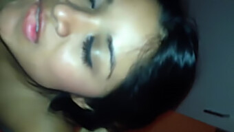 La Hermosa Latina Recibe Un Facial En Este Video Caliente