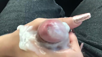 Guarda Una Bellissima Teenager Ingoiare Sperma Dopo Una Sessione Di Testa E Masturbazione Incredibile