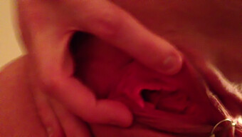 Amateur Babe Gets Her Labia Stretched And Fucked