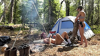 Camping Gay: Une Aventure Nue Dans Le Grand Nord Blanc