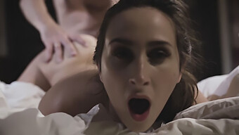 Ashley Adams Experimentează Prima Ei Întâlnire Anală Cu Tatăl Ei Vitreg În Vârstă Într-Un Scenariu Tabu