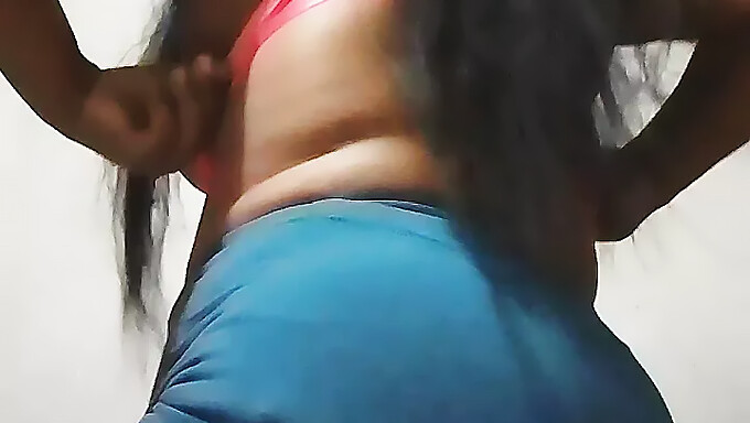 Esposa Peluda Desi Recebe Uma Gozada No Rosto Com Uma Bunda Grande