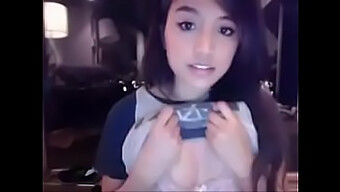 Anal Và Busty: Một Sự Kết Hợp Hoàn Hảo Trên Webcam