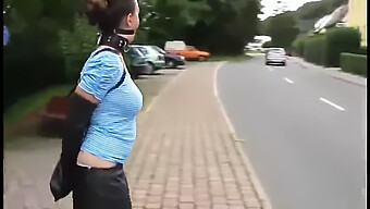 Veřejná Bdsm Zábava S Ballgagged A Armbound Otrokem