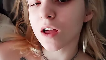 Softcore Teen Solo Med Nærbillede Orgasme