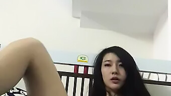 中国女孩julian被手指刺激