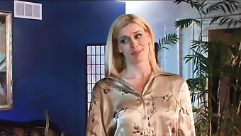 Une Salope Blonde Profite De Gorge Profonde Et De Sexe Brutal Dans Une Vidéo Bdsm