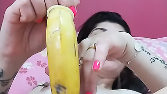 Beleza Marrom Desfruta De Um Orgasmo Com Clitóris