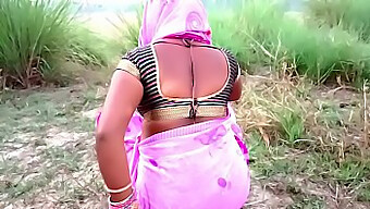 હિંદી Milf તેને ભારતીય ખેતીની જમીનમાં ભરી દીધી છે