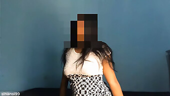 Pompino Fatto In Casa E Scopata Di Un Pene Da Una Studentessa Dello Sri Lanka