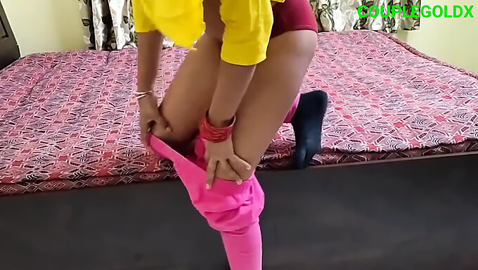 Kỹ Năng Blowjob Của Komal Bhabhi Mặc Đồ Vàng Được Trưng Bày