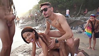 Bianca Dantas Si Concede Sesso Pubblico E Anale Con Più Partner Su Una Spiaggia Sovraffollata