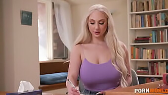 Busty Blonde Skylar Vox Blir Tagget Sammen Av To Rømte Fanger