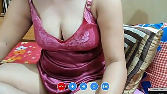 Si Cantik Webcam Dengan Pantat Besar Mendapatkan Vaginanya Yang Ketat Dijari