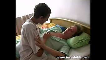 Ngày Của Mẹ: Địt Trai Trẻ Với Bà Mẹ Già Trưởng Thành