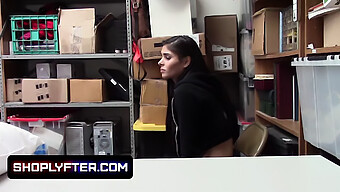 يتم سرقة مؤخرة كبيرة تبلغ من العمر 18 عامًا من Shoplyfter والحصول على بحث تقريبي عن القطعة